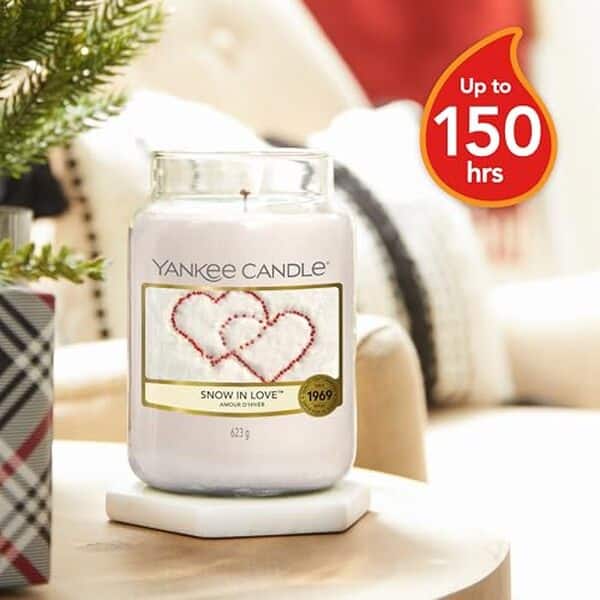 Découvrez notre analyse détaillée de la bougie Yankee Candle Amour d'hiver : un avis complet sur son élégance, sa durabilité et son parfum envoûtant