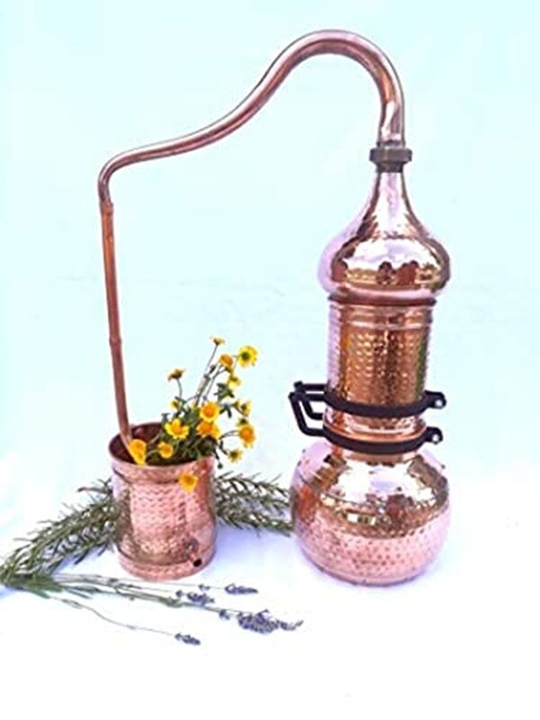 Explorez les atouts de l'alambic 20 litres pour réaliser vos propres huiles essentielles maison : guide complet et astuces pour une extraction réussie