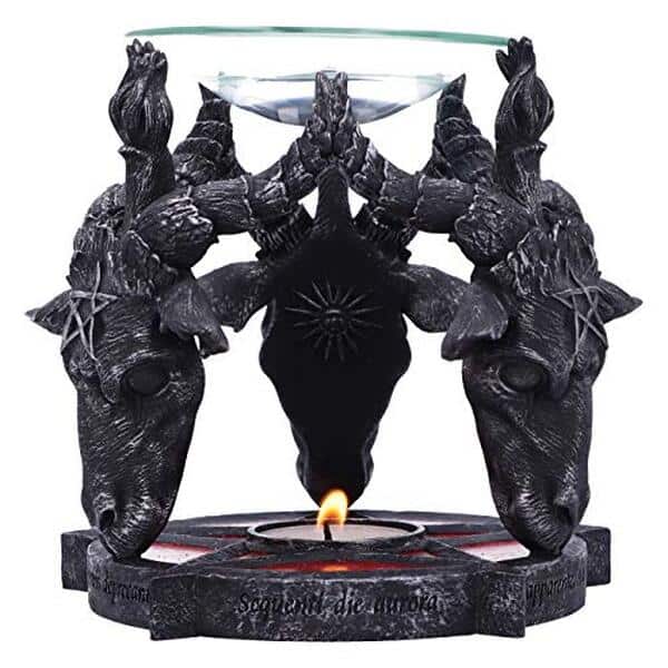 Découvrez notre avis sur le brûleur à huile Baphomet Nemesis Now noir 13, 5 cm. Un accessoire mystérieux pour vos séances d'aromathérapie et de décoration.